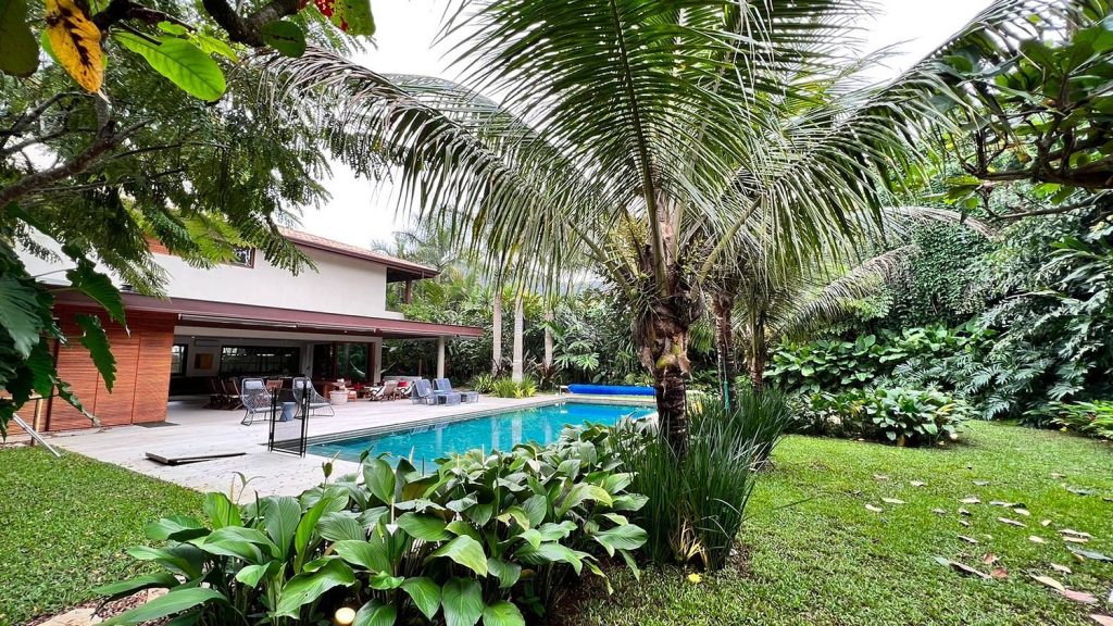 casa-sofisticada-baleia-lindo-paisagismo-spcs356-631b3582d23b62672648605b