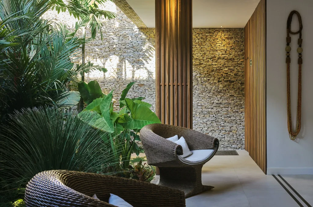 dett-sofa´-na-sala-nel-giardino-base-min