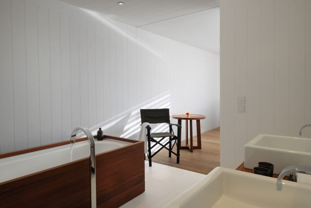 villa-grand-cul-de-sac-st-barths-luxury-pool-gardens-le-sereno-bath-2