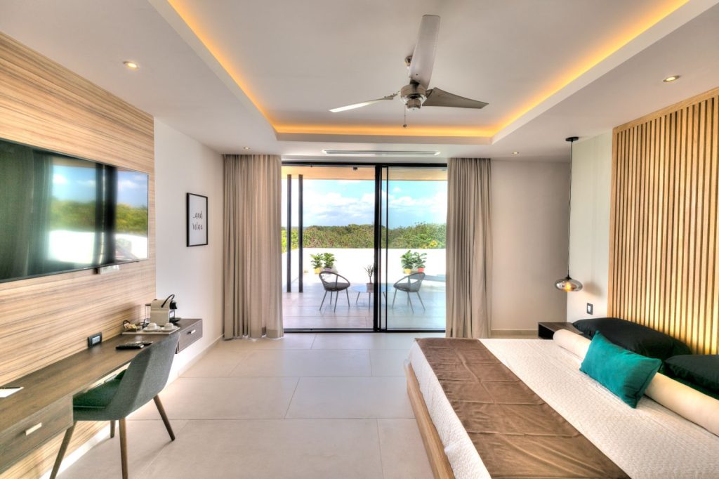 villa-punta-cana-dominican-republic-luxury-pool-golf-resort-yarari-royale-bed-9
