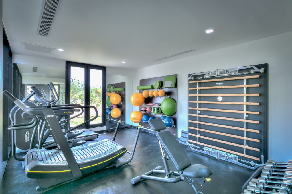 villa-punta-cana-dominican-republic-luxury-pool-golf-resort-yarari-royale-gym-1