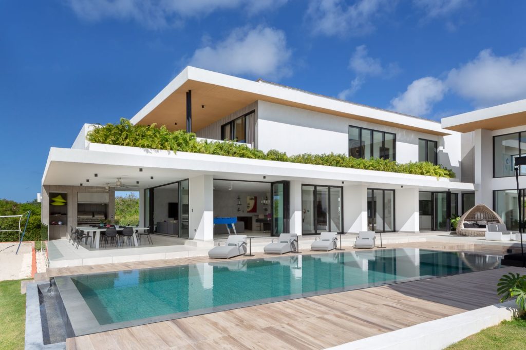 villa-punta-cana-dominican-republic-luxury-pool-golf-resort-yarari-royale-pool-3