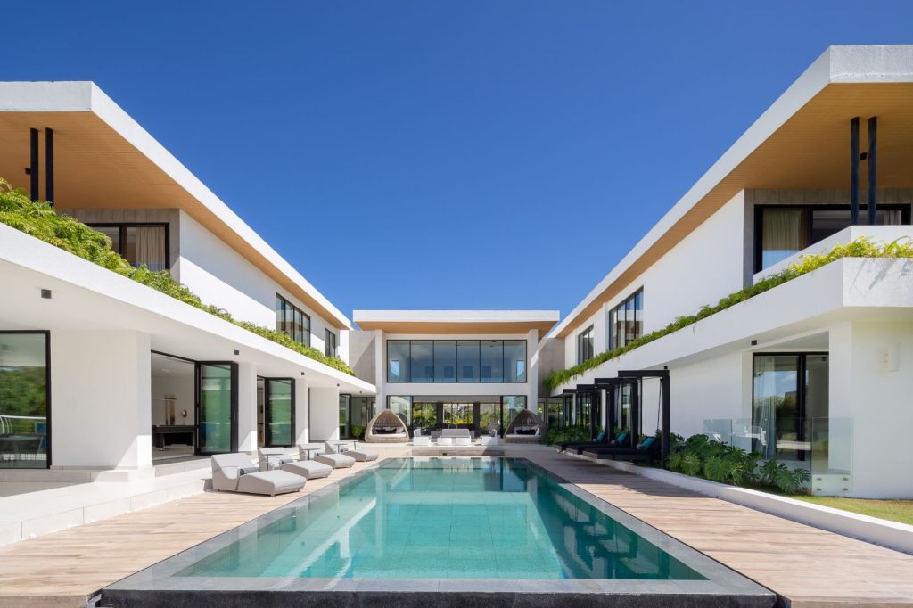 villa-punta-cana-dominican-republic-luxury-pool-golf-resort-yarari-royale-pool-7