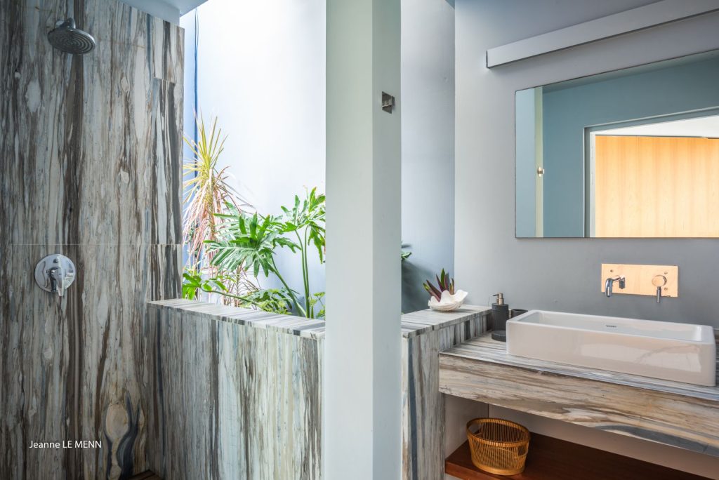 villa-st-barts-caribbean-luxury-pool-triagoz-bath-1