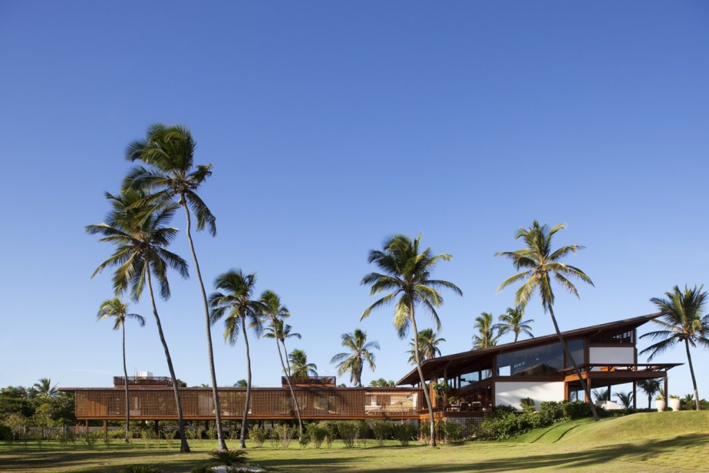 Carrossel_aluguel-de-casas-de-luxo_Villa01-em-PraiaInterlagos-Bahia-1