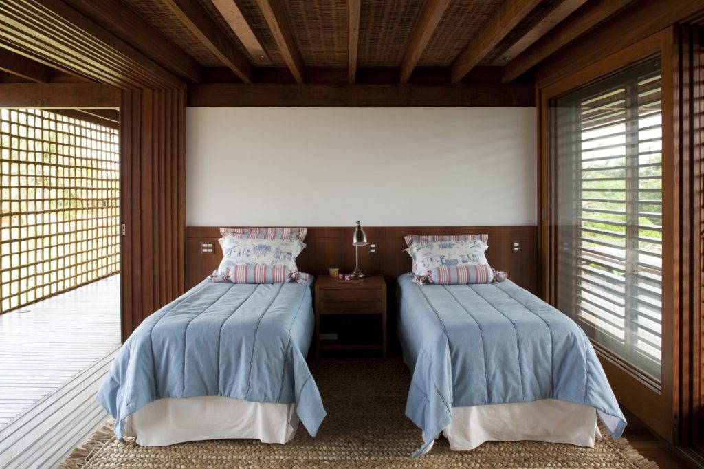 Carrossel_aluguel-de-casas-de-luxo_Villa01-em-PraiaInterlagos-Bahia-16-1