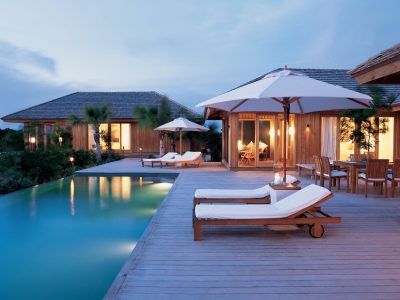 villa-parrot-cay-turks-caicos-caribbean-luxury-pool-oceanfront-rocky-point-pool